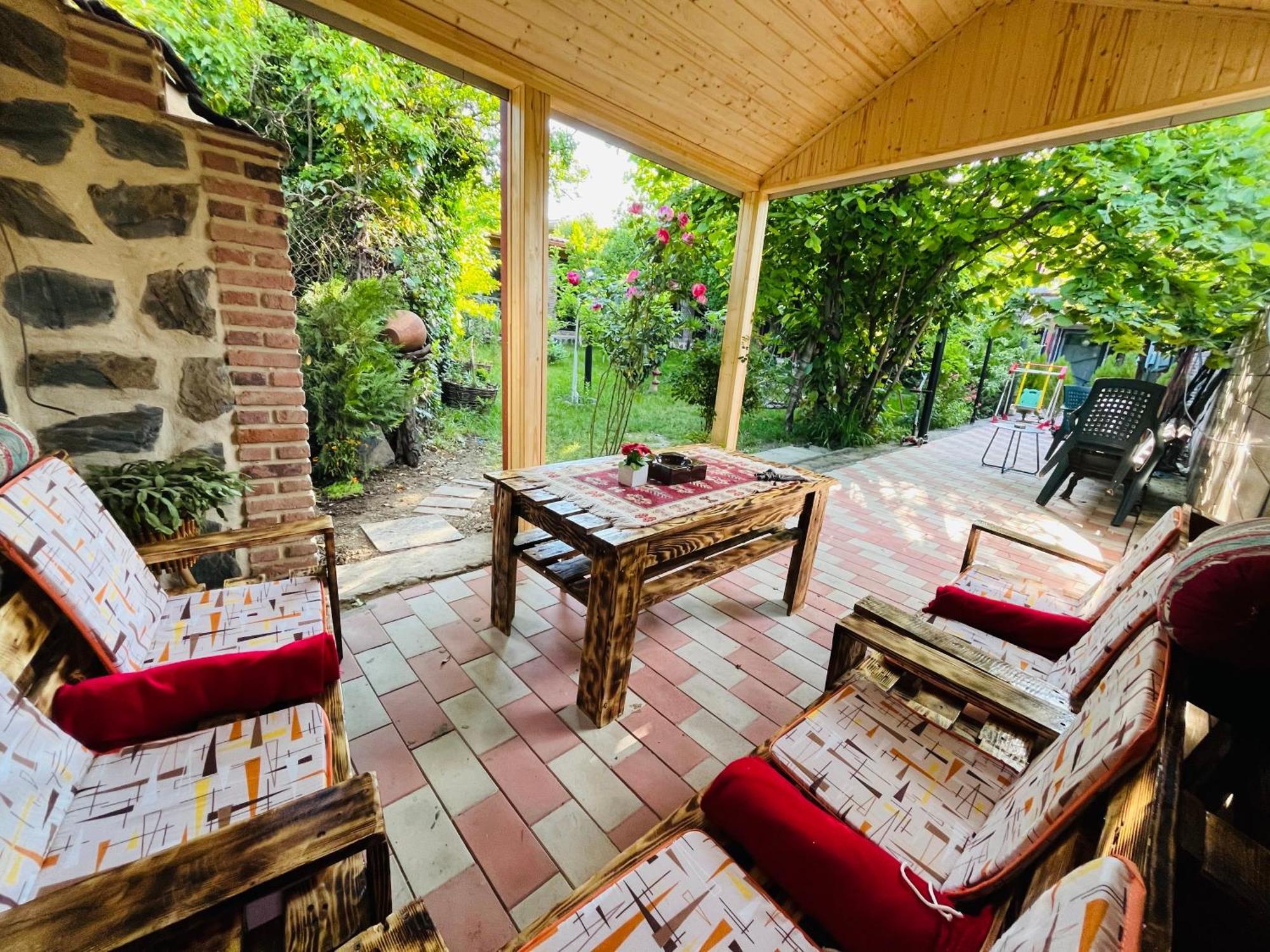 Guest House Poligloti Telavi Exterior photo