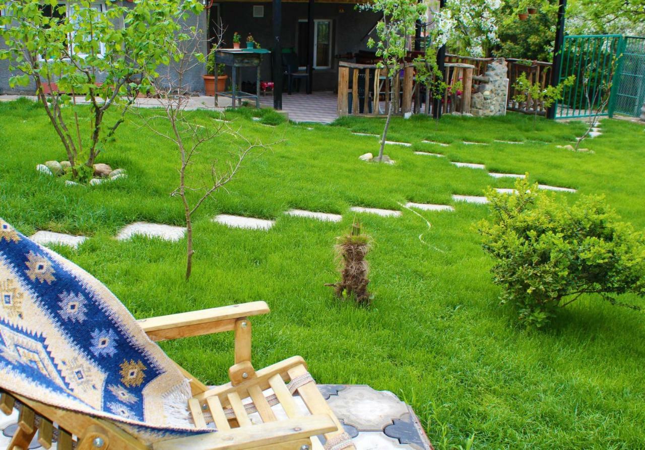 Guest House Poligloti Telavi Exterior photo