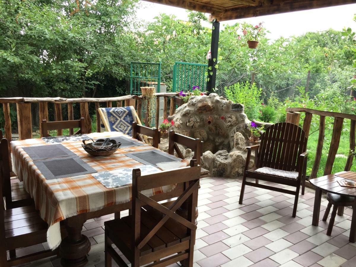 Guest House Poligloti Telavi Exterior photo