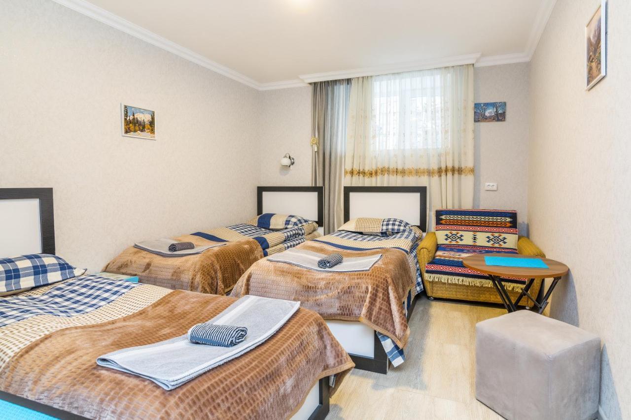Guest House Poligloti Telavi Exterior photo