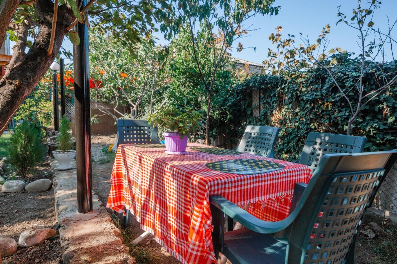 Guest House Poligloti Telavi Exterior photo